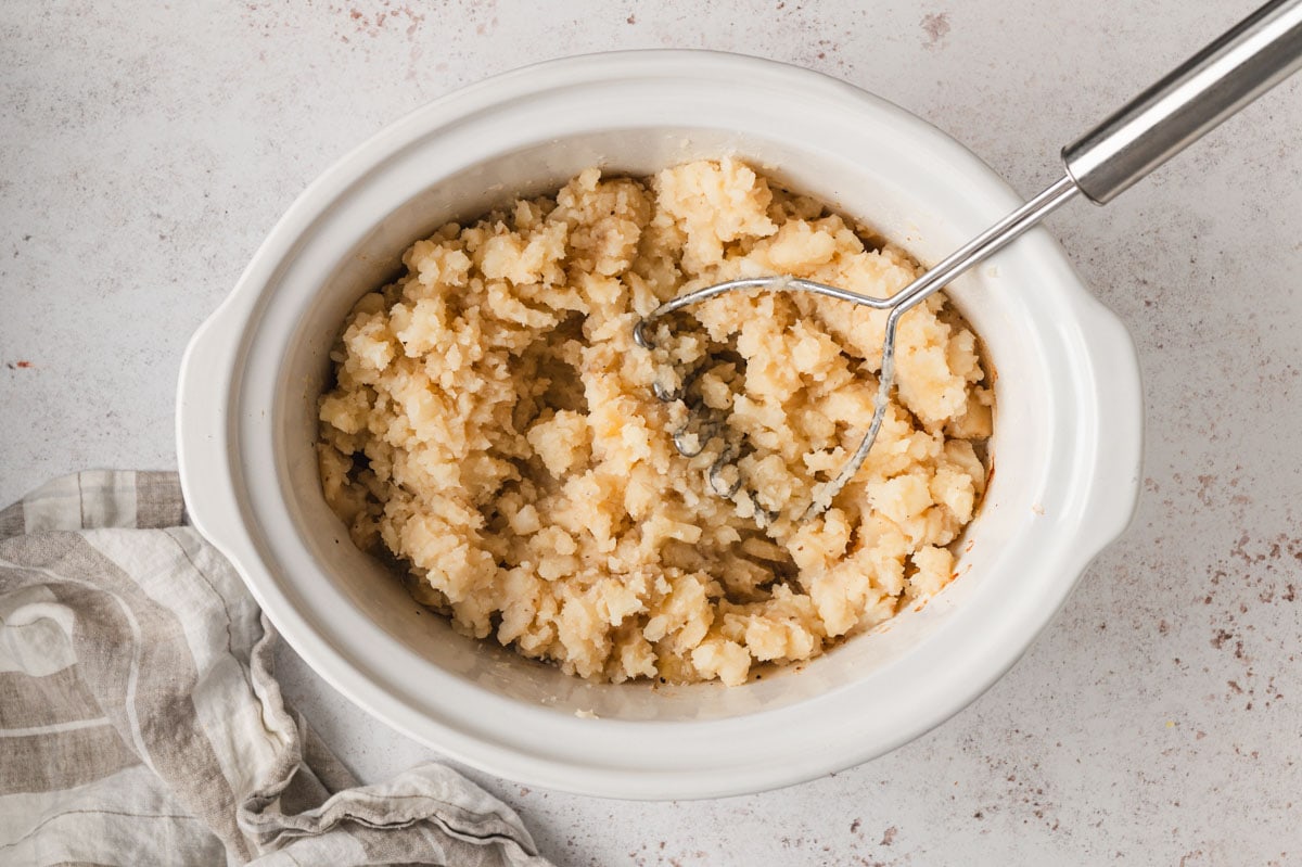 mashed potato in a slow cooker pot
