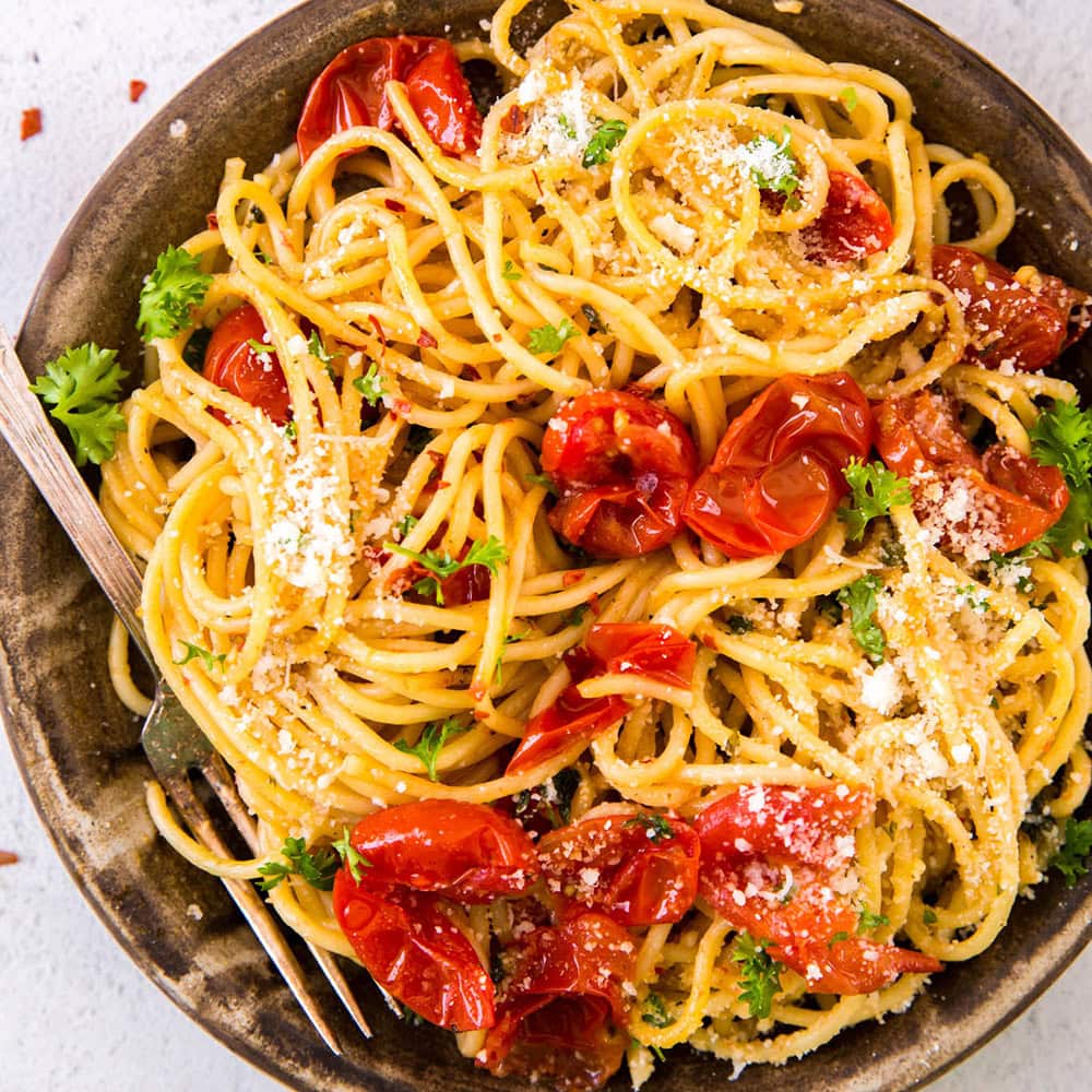 Garlic Tomato Pasta - Yellow Bliss Road